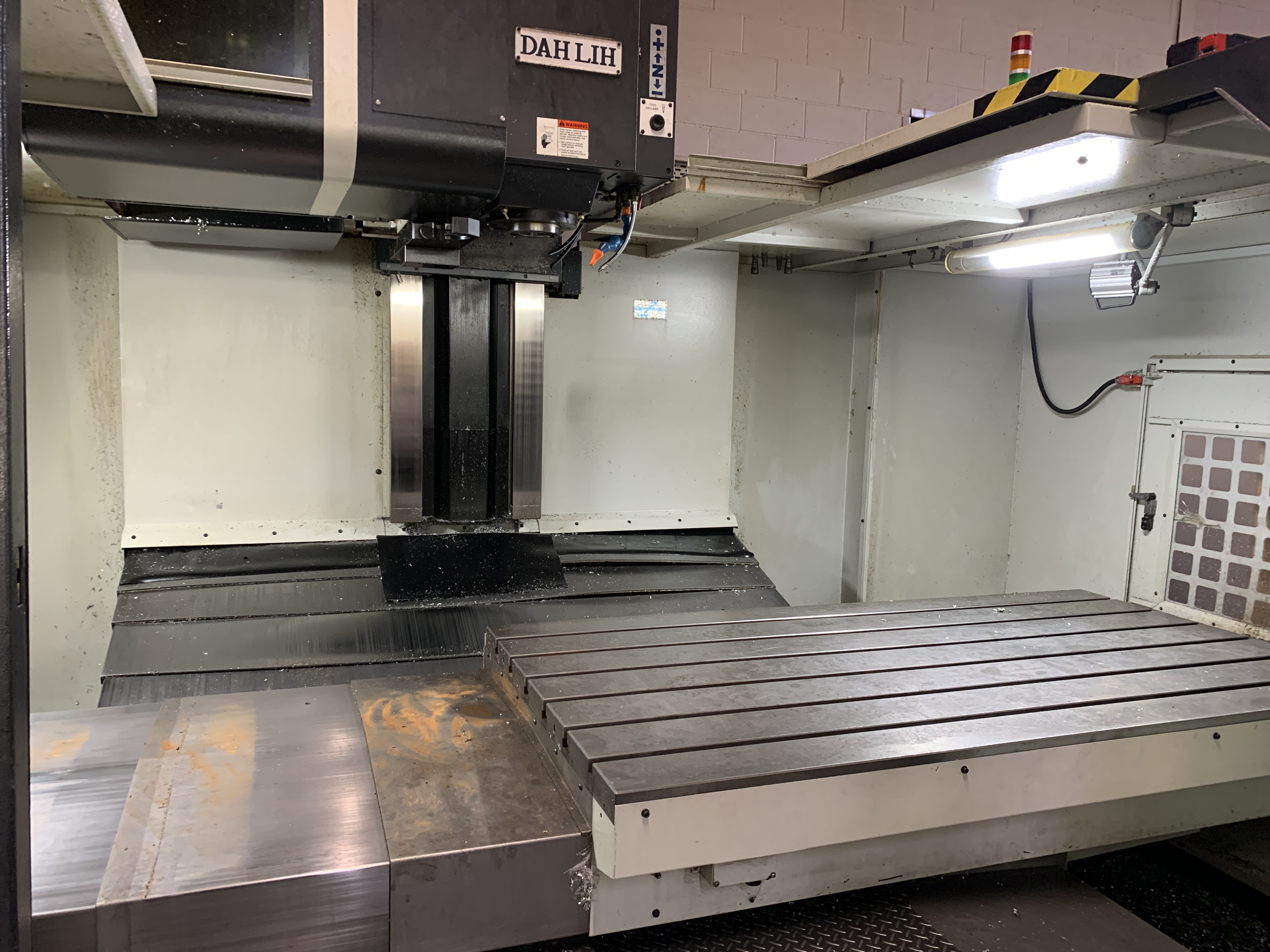 Vertical Machining Centres/Dah Lih MCV 1700 with Fanuc 0i-MD