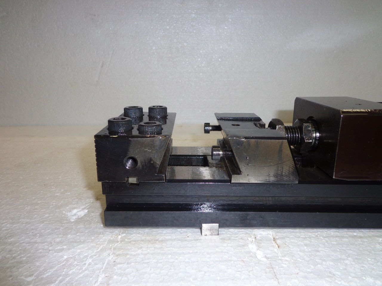 Spares & Accessories/PNEUMATIC VICE 90 MM