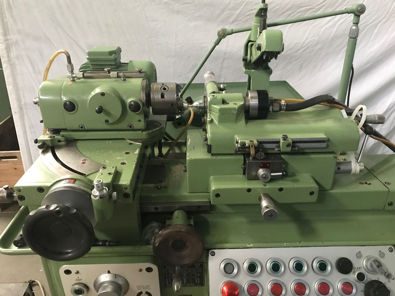 Cylindrical Grinders/CYLINDRICAL GRINDING MACHINE TRIPET TYPE MUR 100