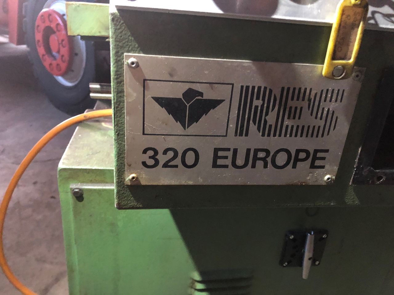 Horizontal Bandsaws/BAND SAWING MACHINE RES TYPE 320 EUROPE
