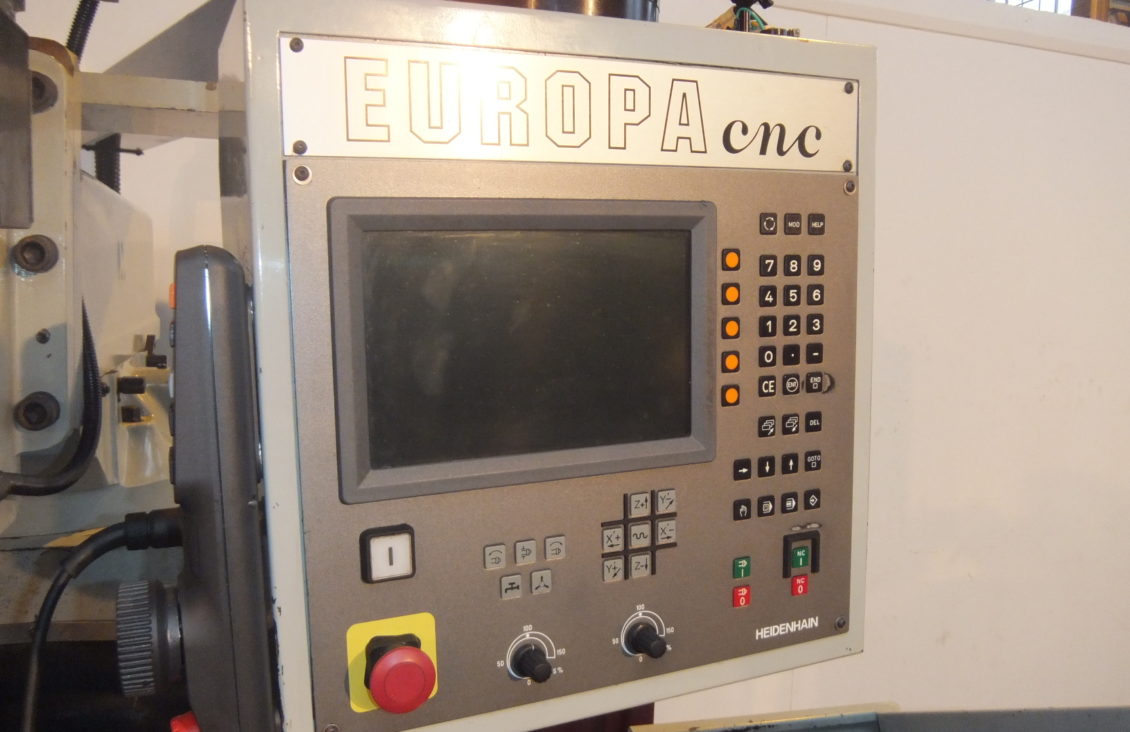 Boring CNC/Europa Milltech 5000 CNC Turret Milling Machine