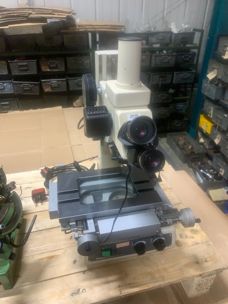 Inspection Equipment/Mitutoyo MM-11 Inspection Microscope (4348)