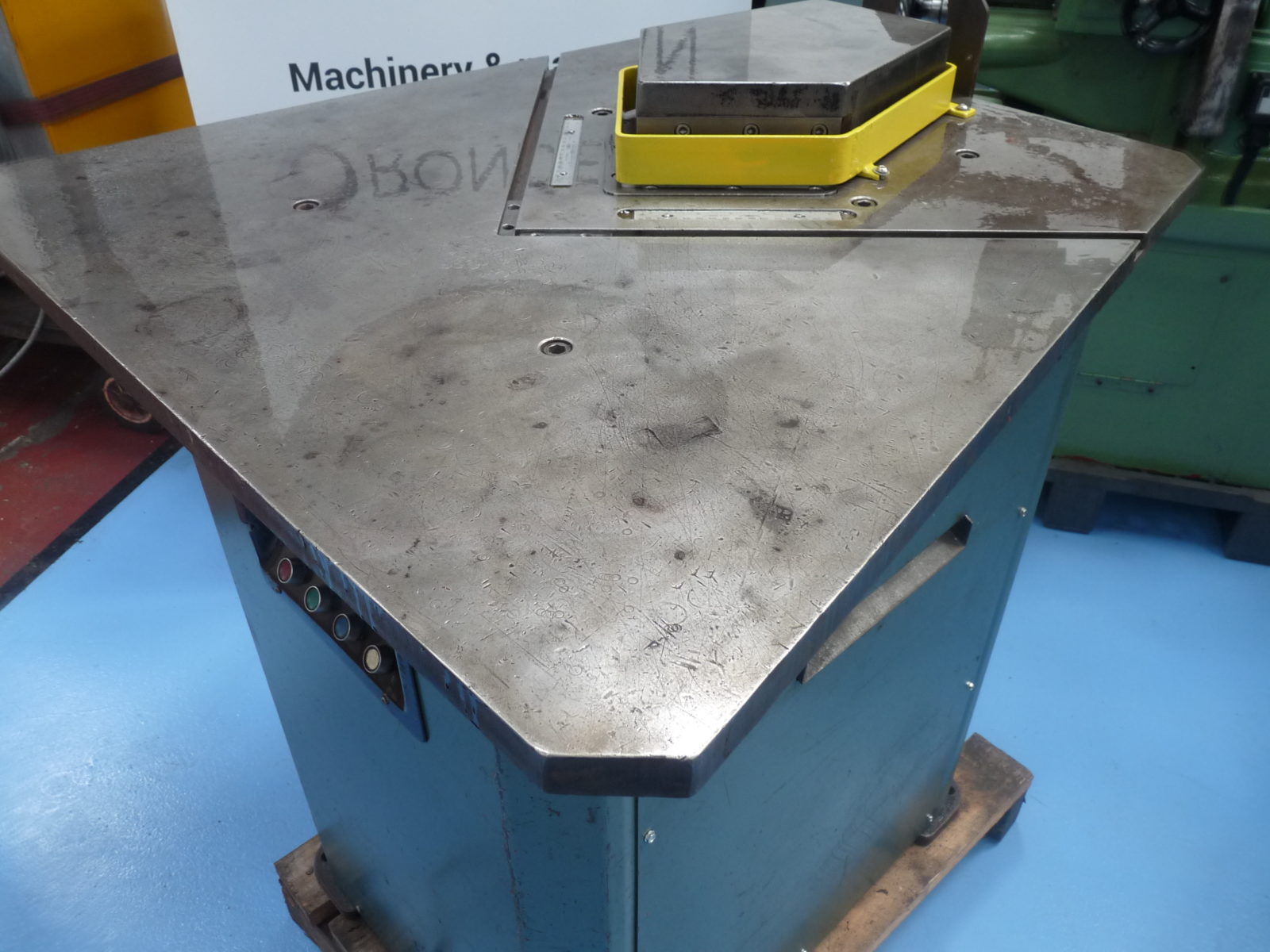 Notching/HMW 618 150 x 3mm 3PH Power Operated Corner Notcher