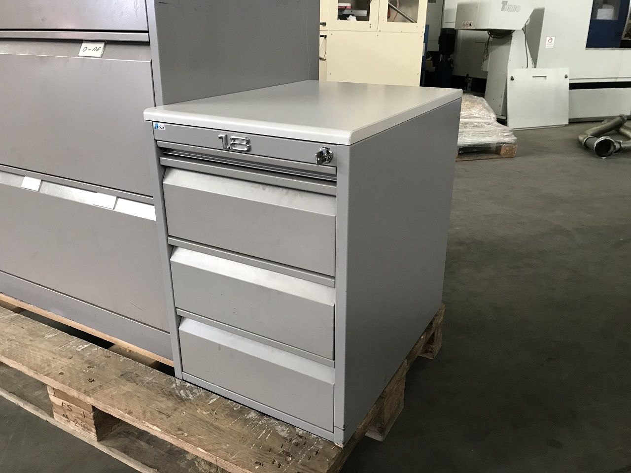 Spares & Accessories/METAL TOOL CUPBOARD WITH 4 DRAWERS