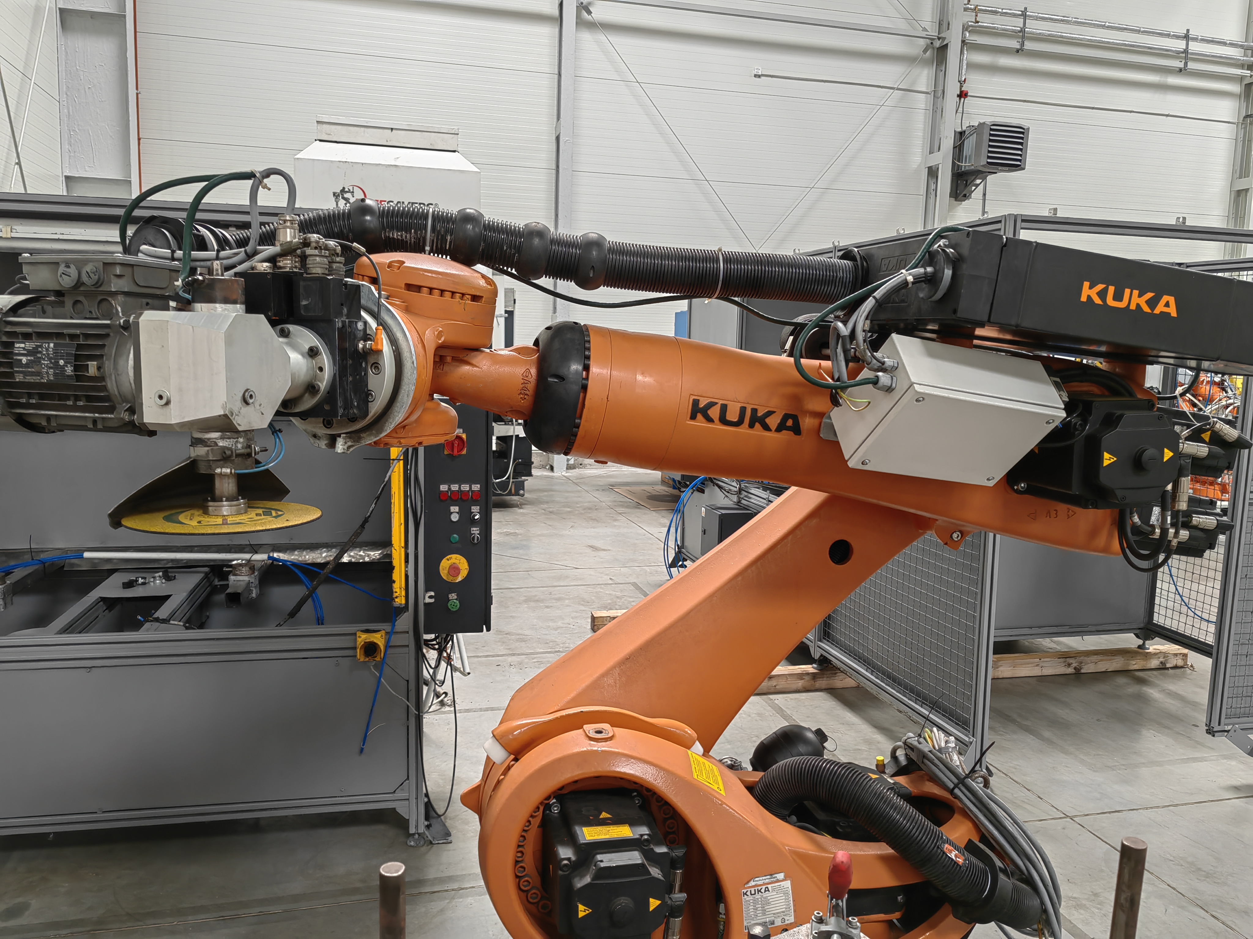 Robots/Kuka KR 210 R2700 prime