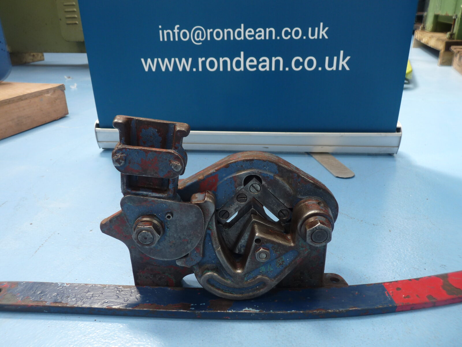 Miscellaneous/Whitney Hand Operated Angle Cropper