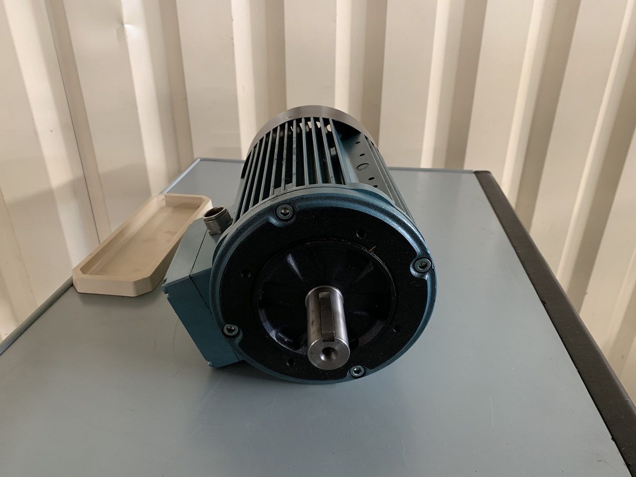 Boring/MOTOR GRUNDFOS TYPE MG 100 LA4
