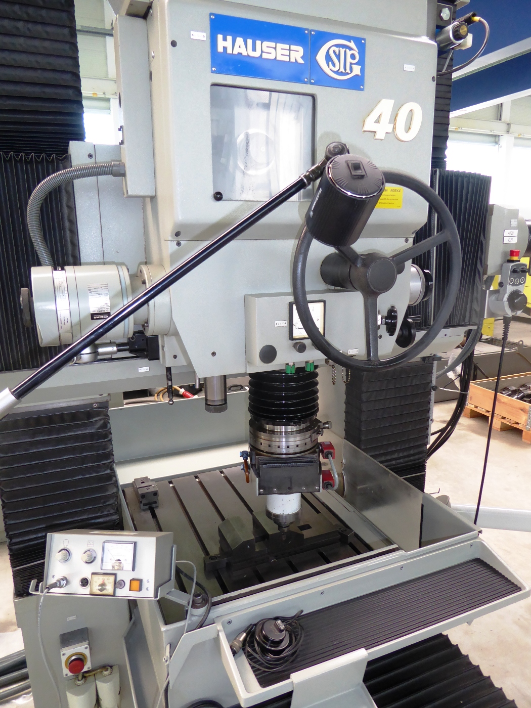 Internal Grinders/HAUSER(CH) S 40 - CNC with ADCOS CNC 400