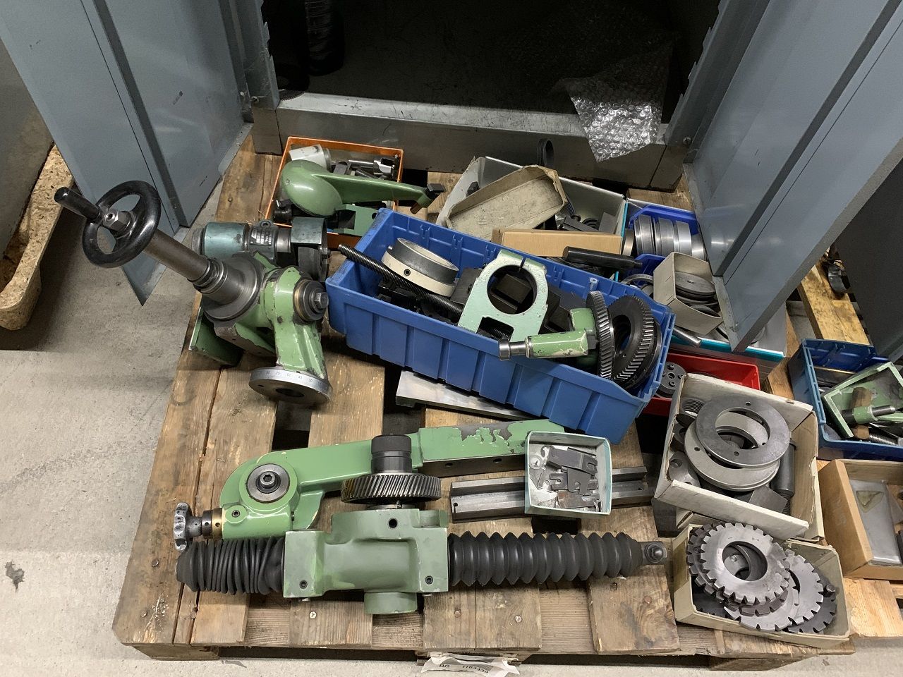 Grinding/UNIVERSAL GRINDING MACHINE VILAR-LASSEUR TYPE VL 102N