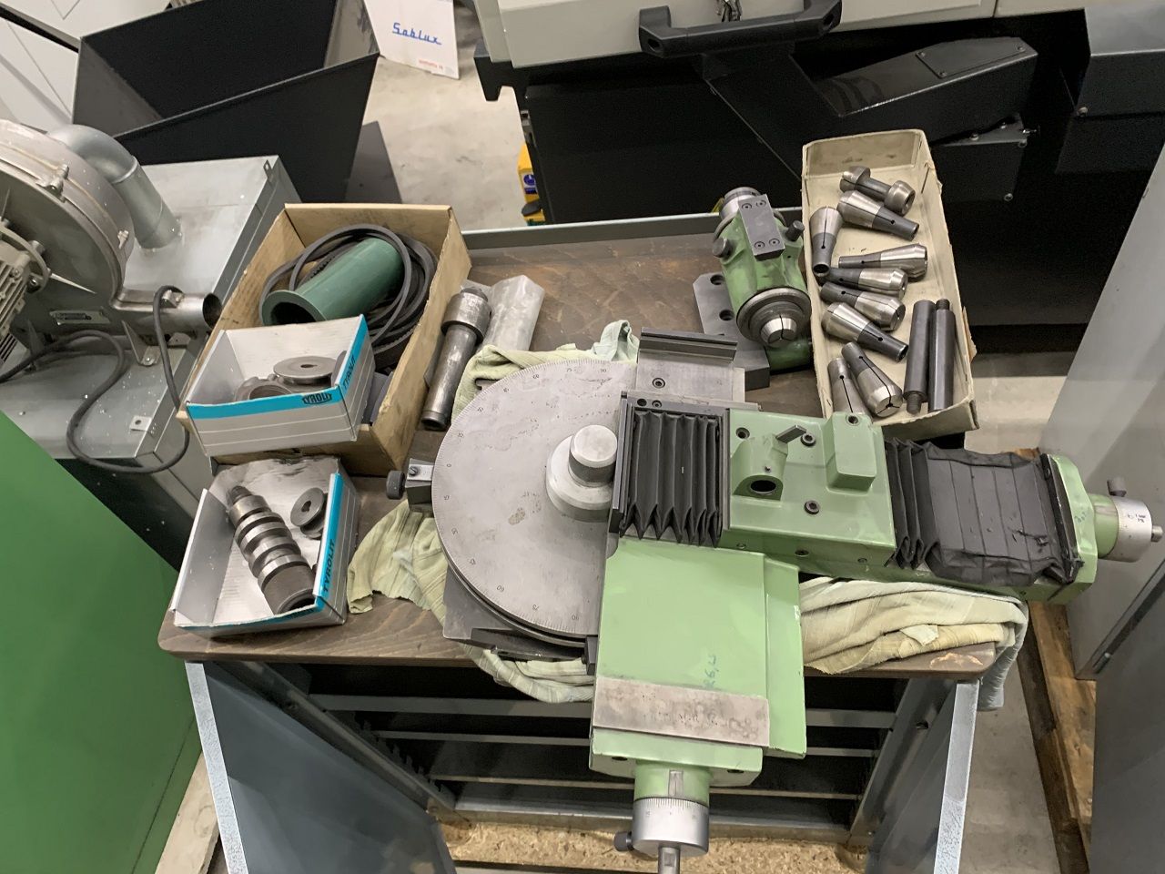 Grinding/UNIVERSAL GRINDING MACHINE VILAR-LASSEUR TYPE VL 102N