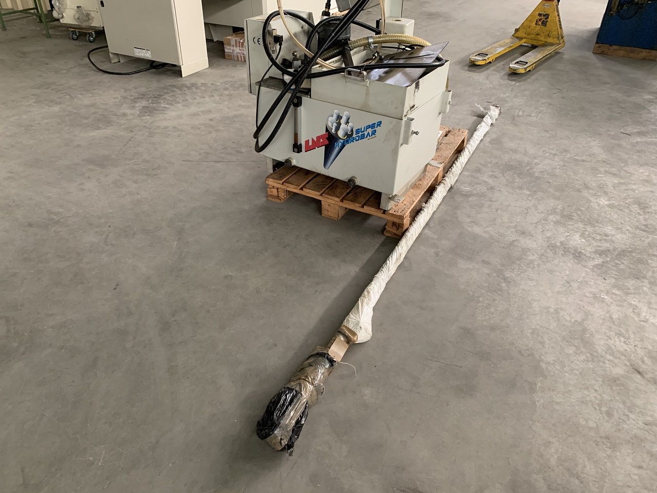 Lathes (CNC and Manual)/BAR LOADER LNS SUPER HYDROBAR THB