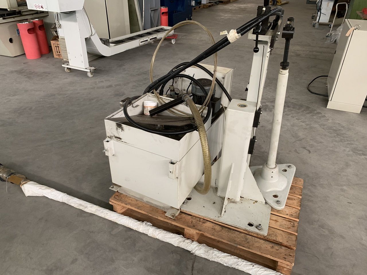 Lathes (CNC and Manual)/BAR LOADER LNS SUPER HYDROBAR THB