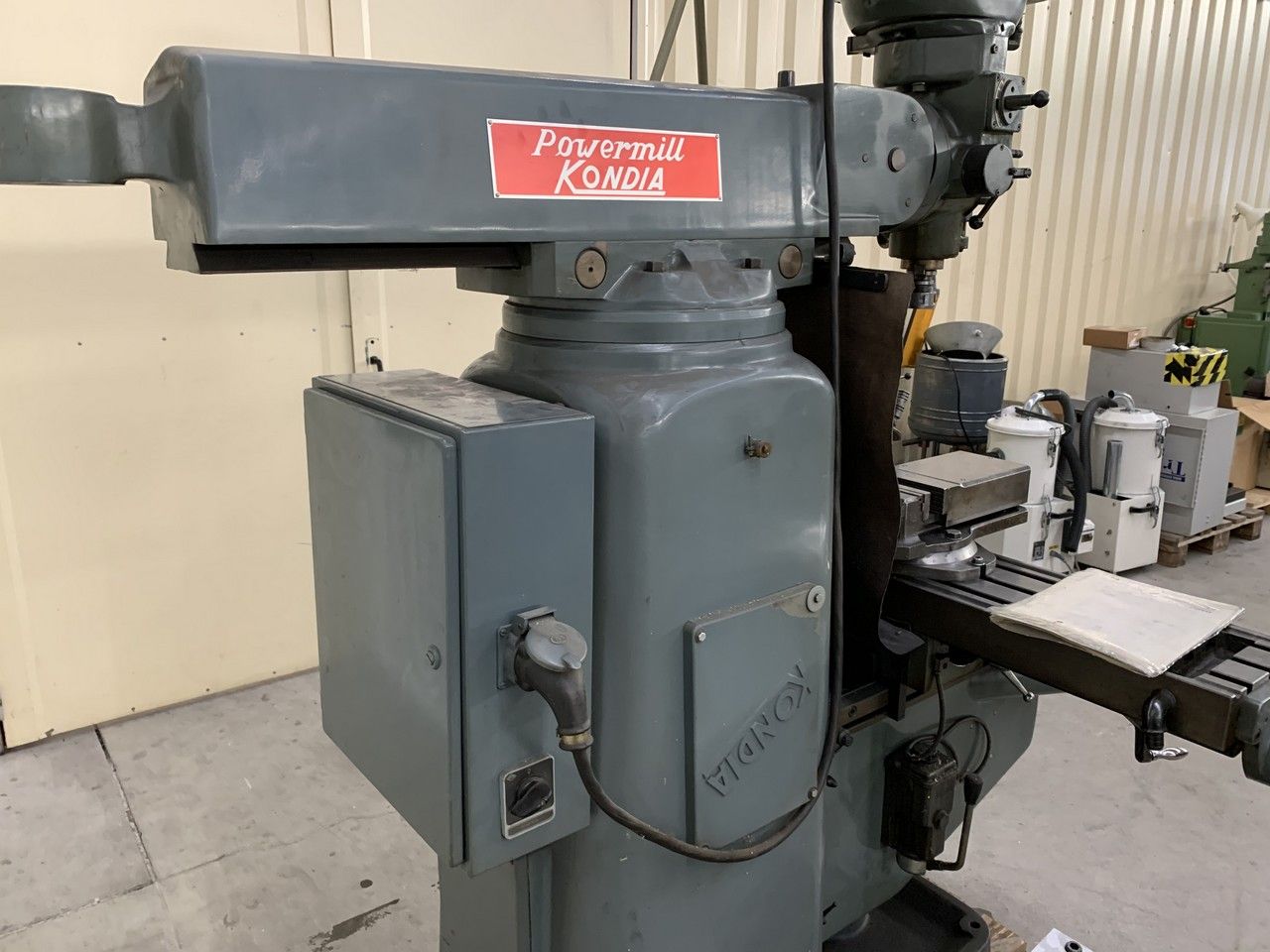 Milling/UNIVERSAL MILLING MACHINE KONDIA TYPE FV-1