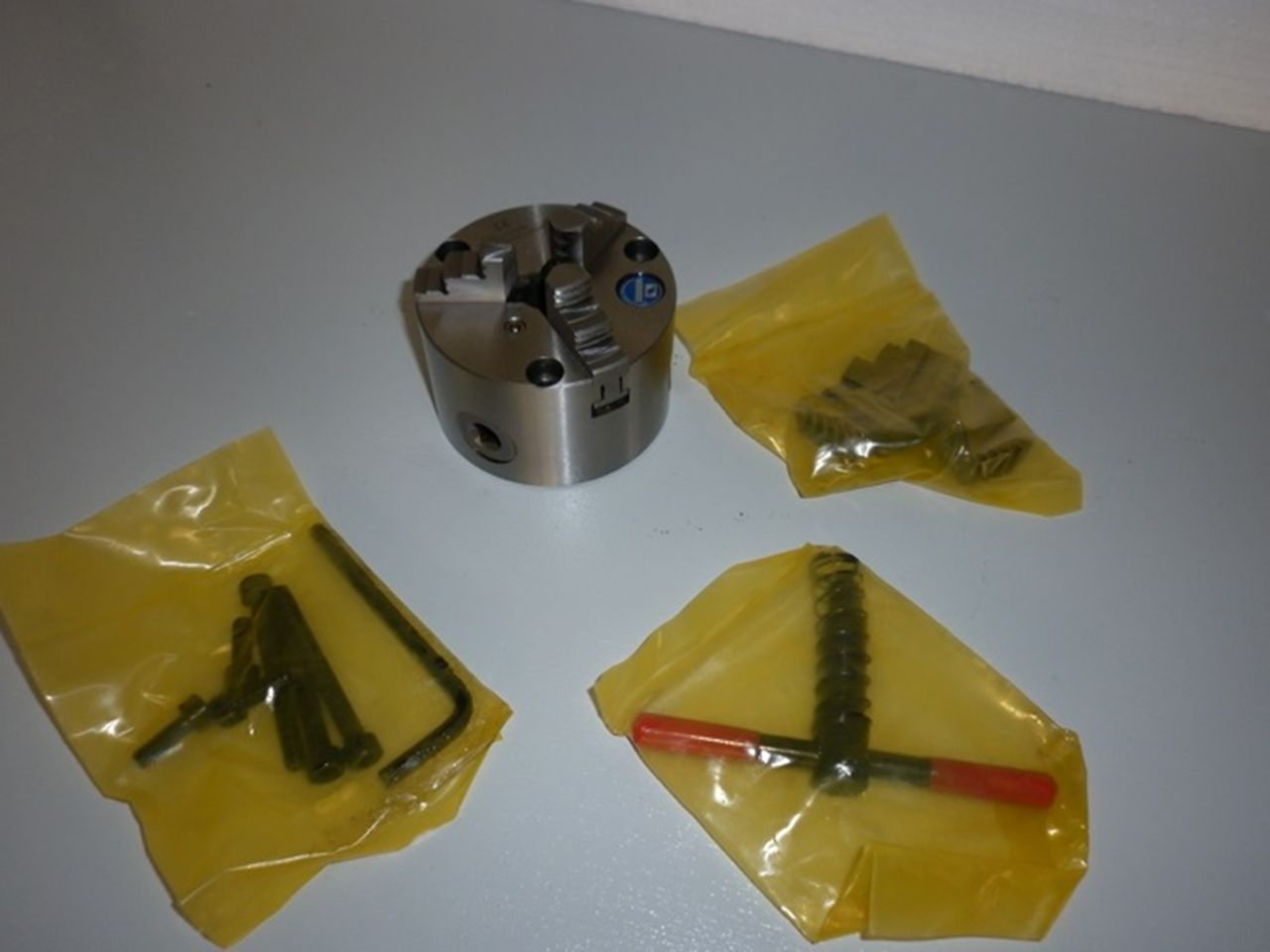 Spares & Accessories/3-JAW CHUCKS VERTEX TYPE 80 ON ADAPTER W-12