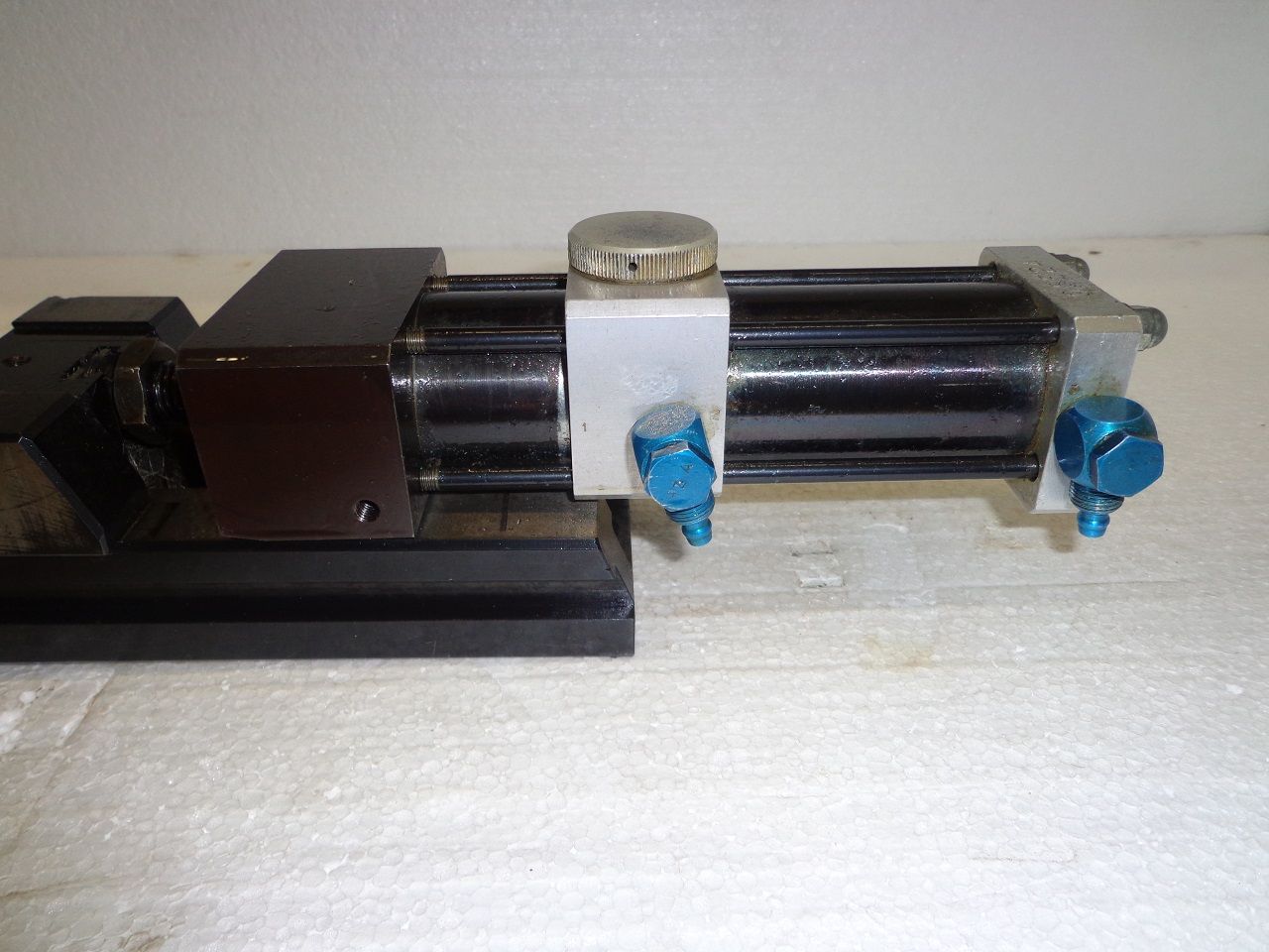 Spares & Accessories/PNEUMATIC VICE 90 MM