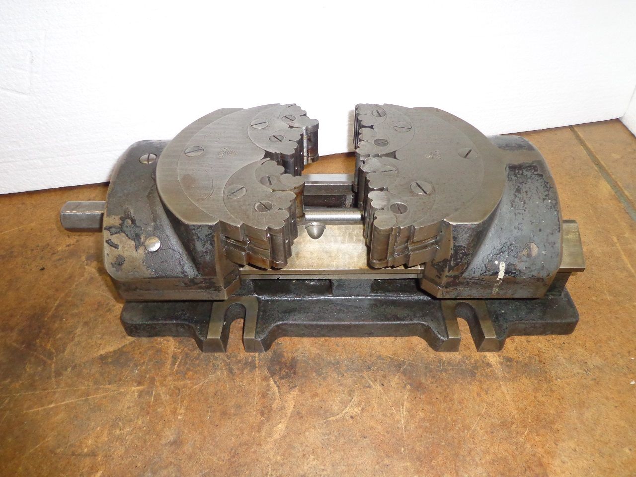 Spares & Accessories/VICE WITH TWISTING JAWS 170 mm