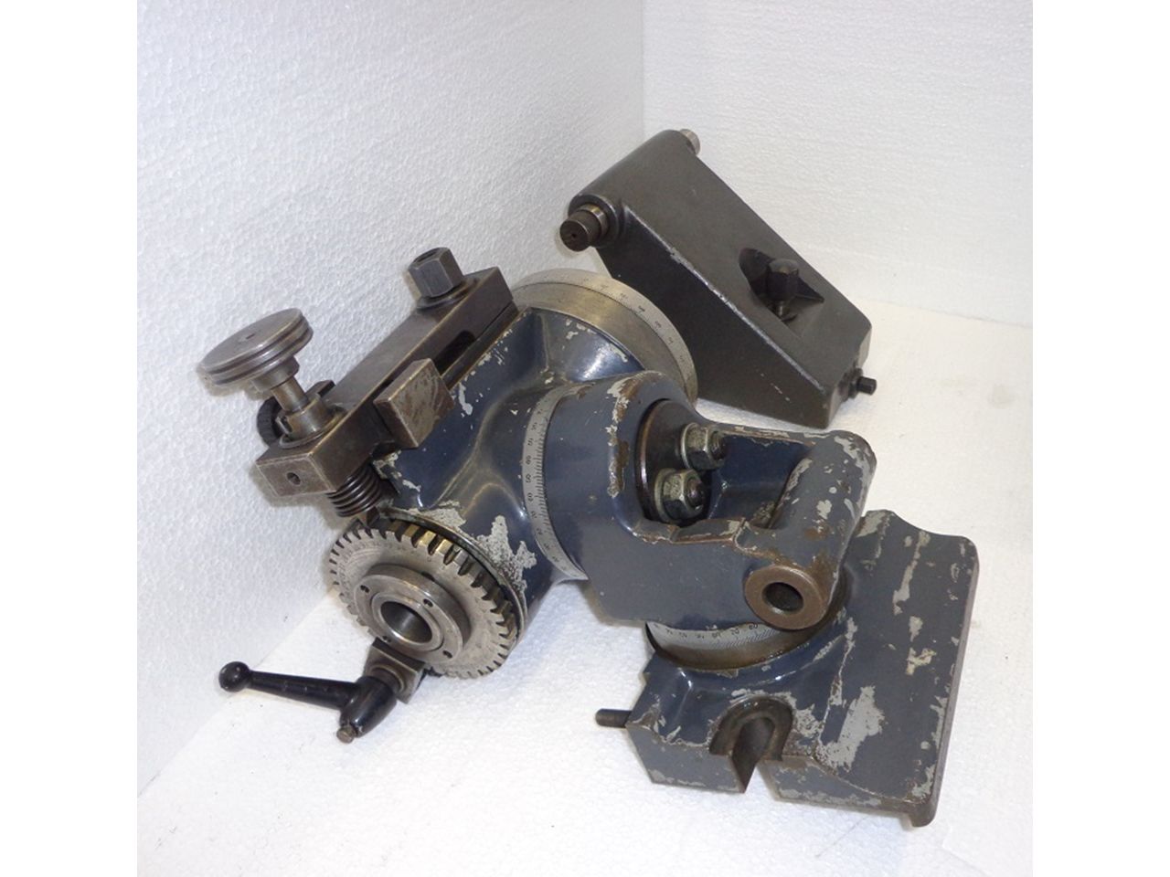 Spares & Accessories/UNIVERSAL AND TILTING DIVIDING ATTACHMENT