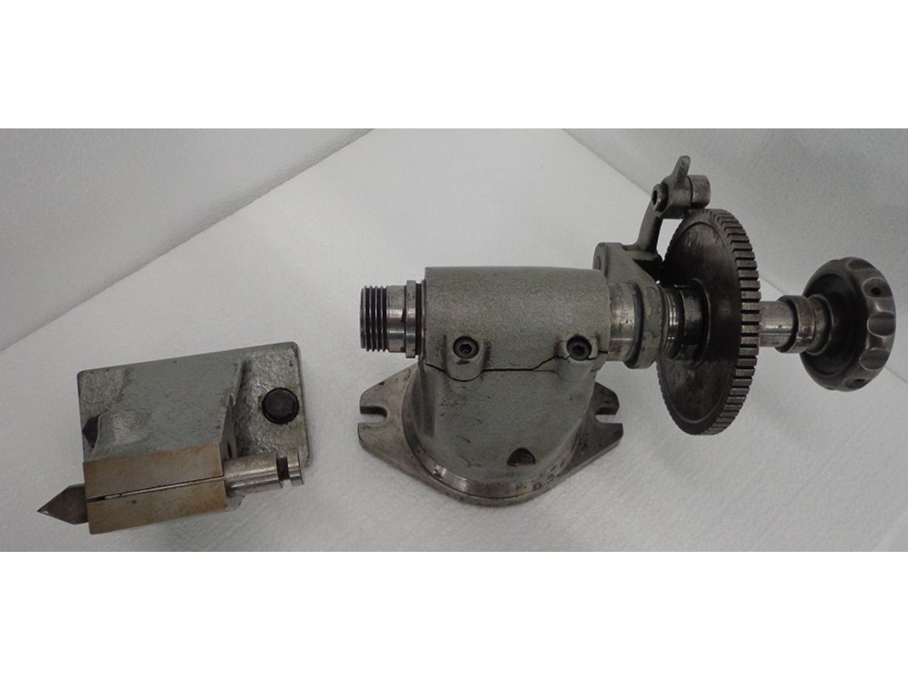 Spares & Accessories/DIVIDING ATTACHMENT TYPE W-20 WITH TAILSTOCKS