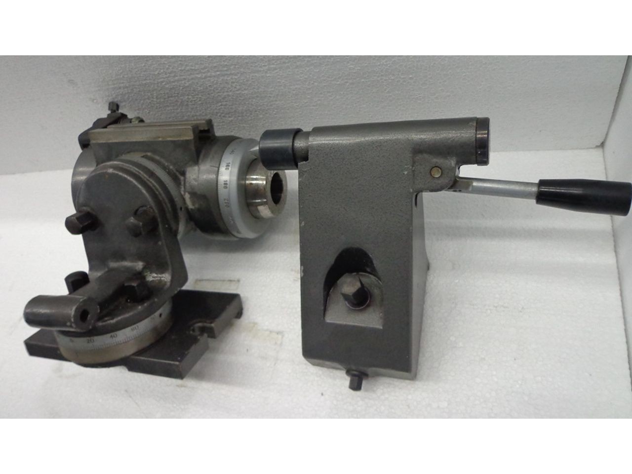 Spares & Accessories/UNIVERSAL AND TILTING DIVIDING ATTACHMENT