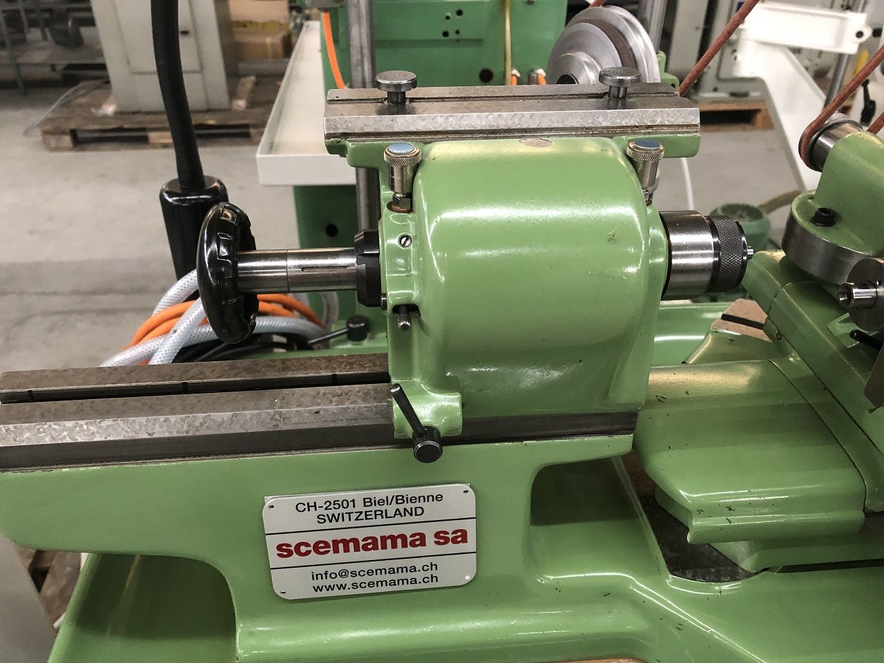 Grinding/UNIVERSAL GRINDING MACHINE TRIPET TYPE MUS100