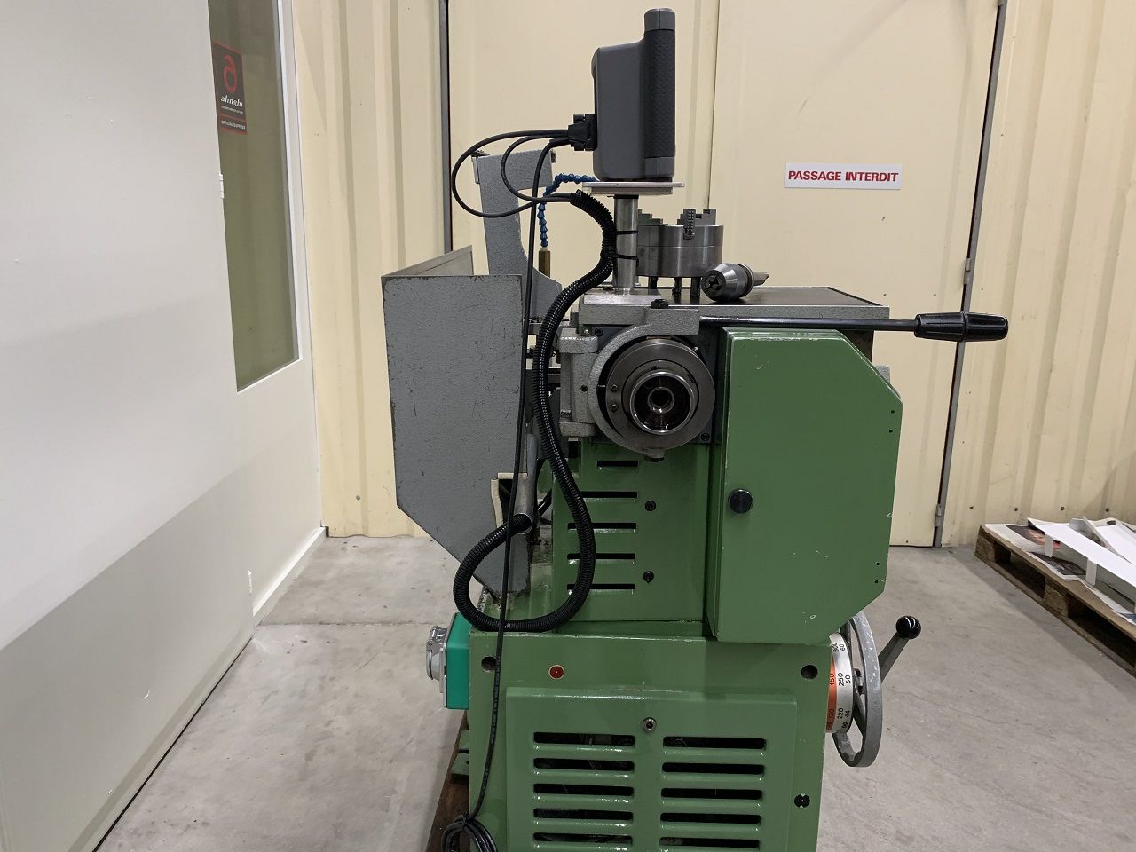 Lathes (CNC and Manual)/LEADSCREW LATHE SCHAUBLIN TYPE 125-C B-32
