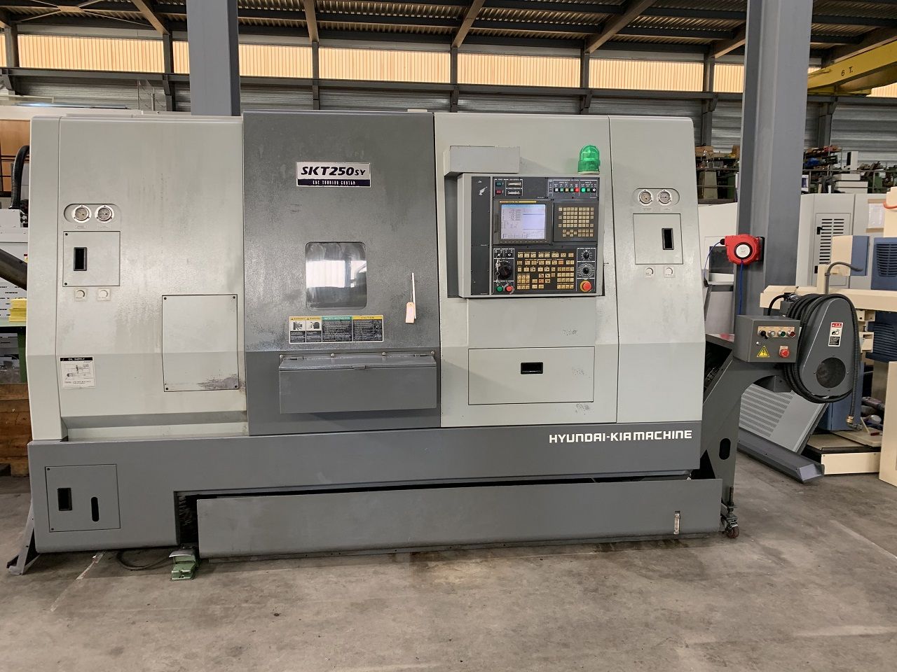 Centre Lathes/TURNING CENTER HYUNDAI TYPE SKT 250 SY