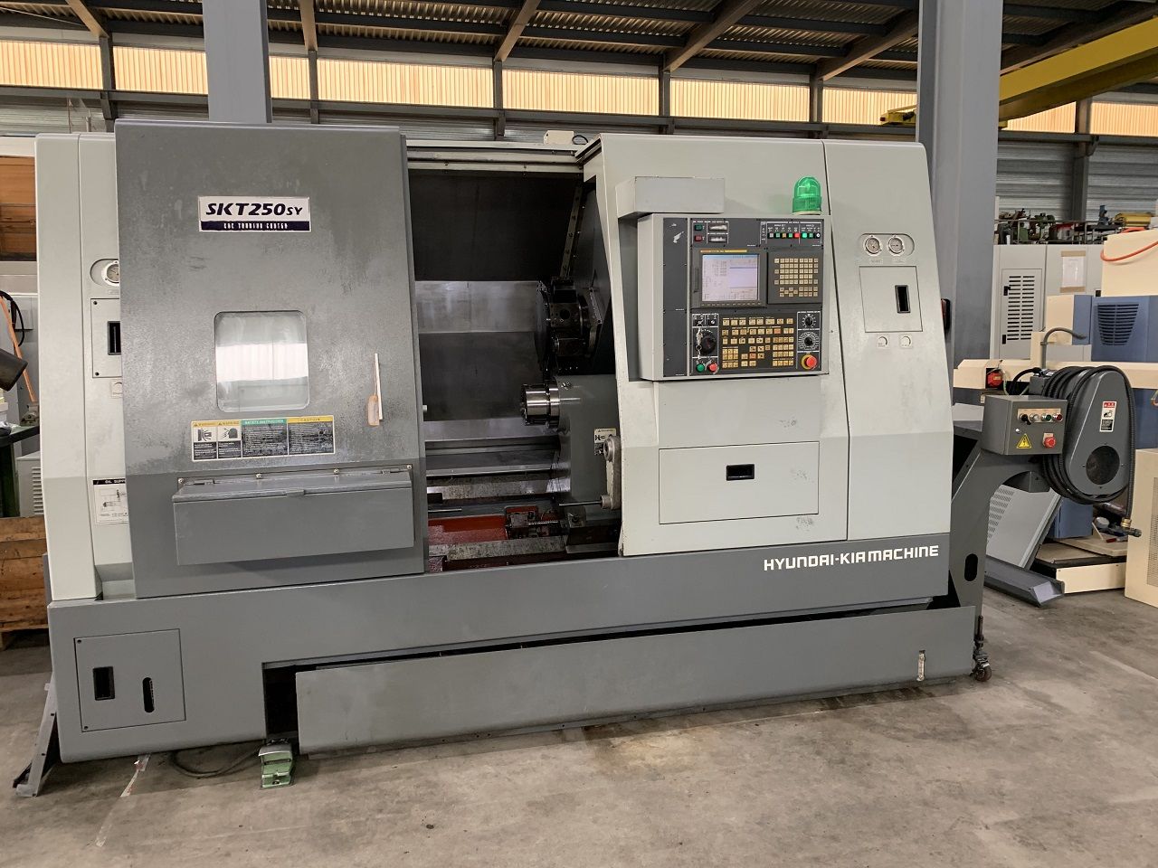 Centre Lathes/TURNING CENTER HYUNDAI TYPE SKT 250 SY