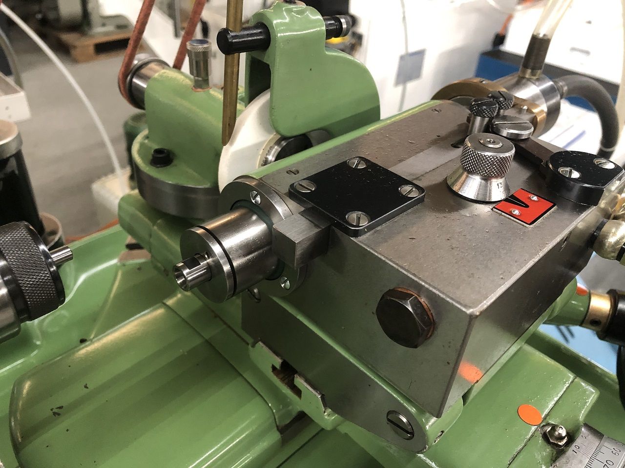 Grinding/UNIVERSAL GRINDING MACHINE TRIPET TYPE MUS100