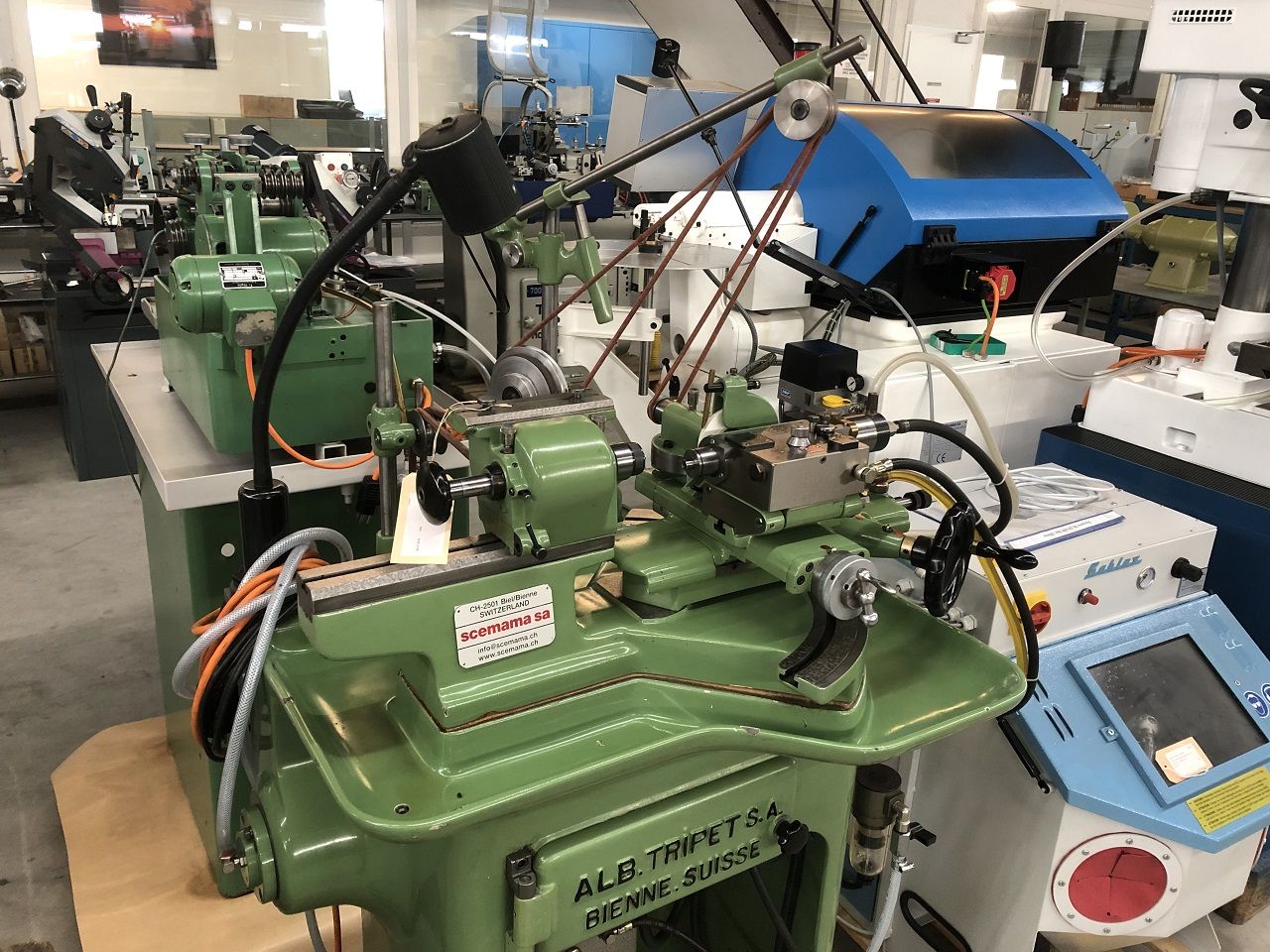 Grinding/UNIVERSAL GRINDING MACHINE TRIPET TYPE MUS100