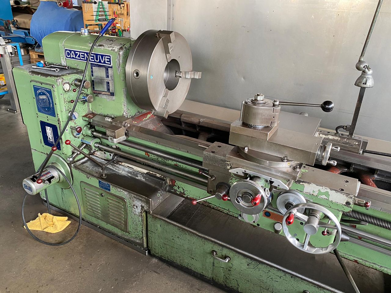 Lathes (CNC and Manual)/LEADSCREW LATHE CAZENEUVE TYPE HB-725