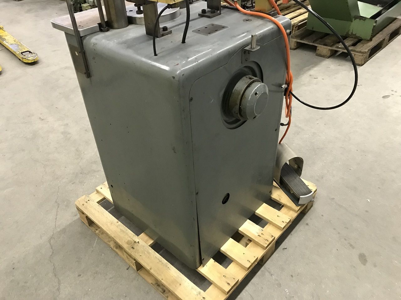 Presses (General)/PRESS ESSA TYPE RE 8