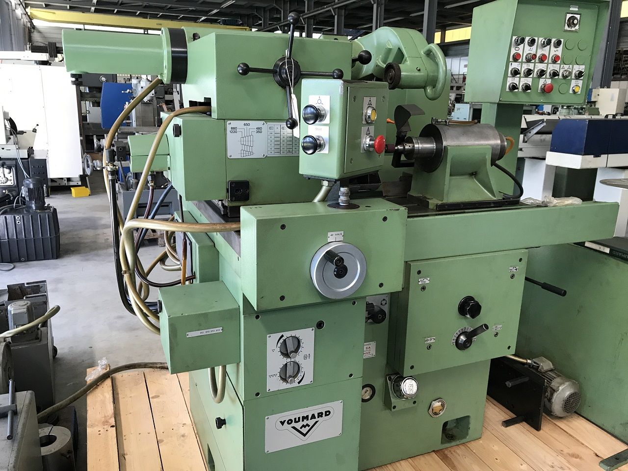 Internal Grinders/INTERNAL GRINDING MACHINE VOUMARD TYPE 3A
