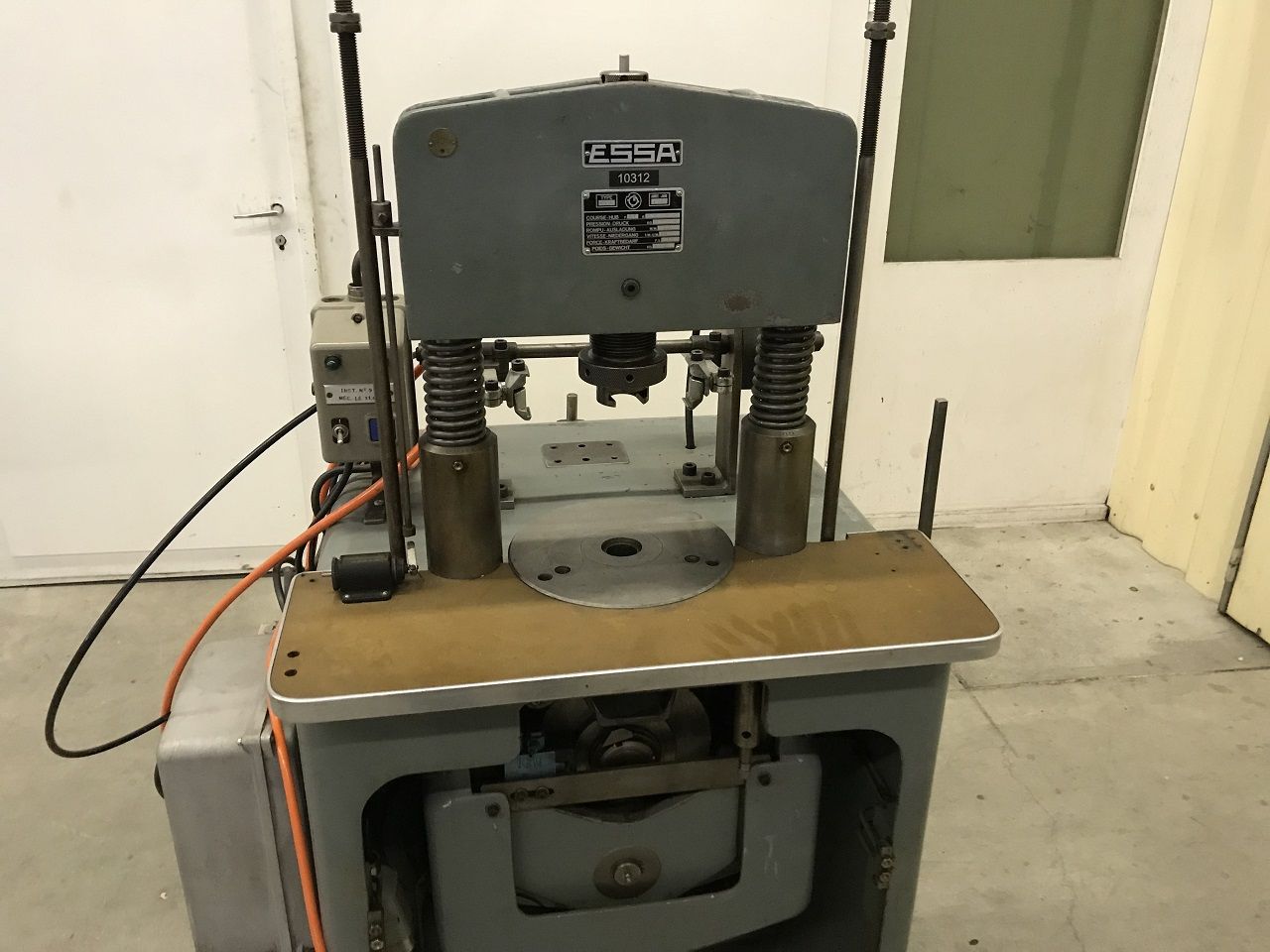 Presses (General)/PRESS ESSA TYPE RE 8