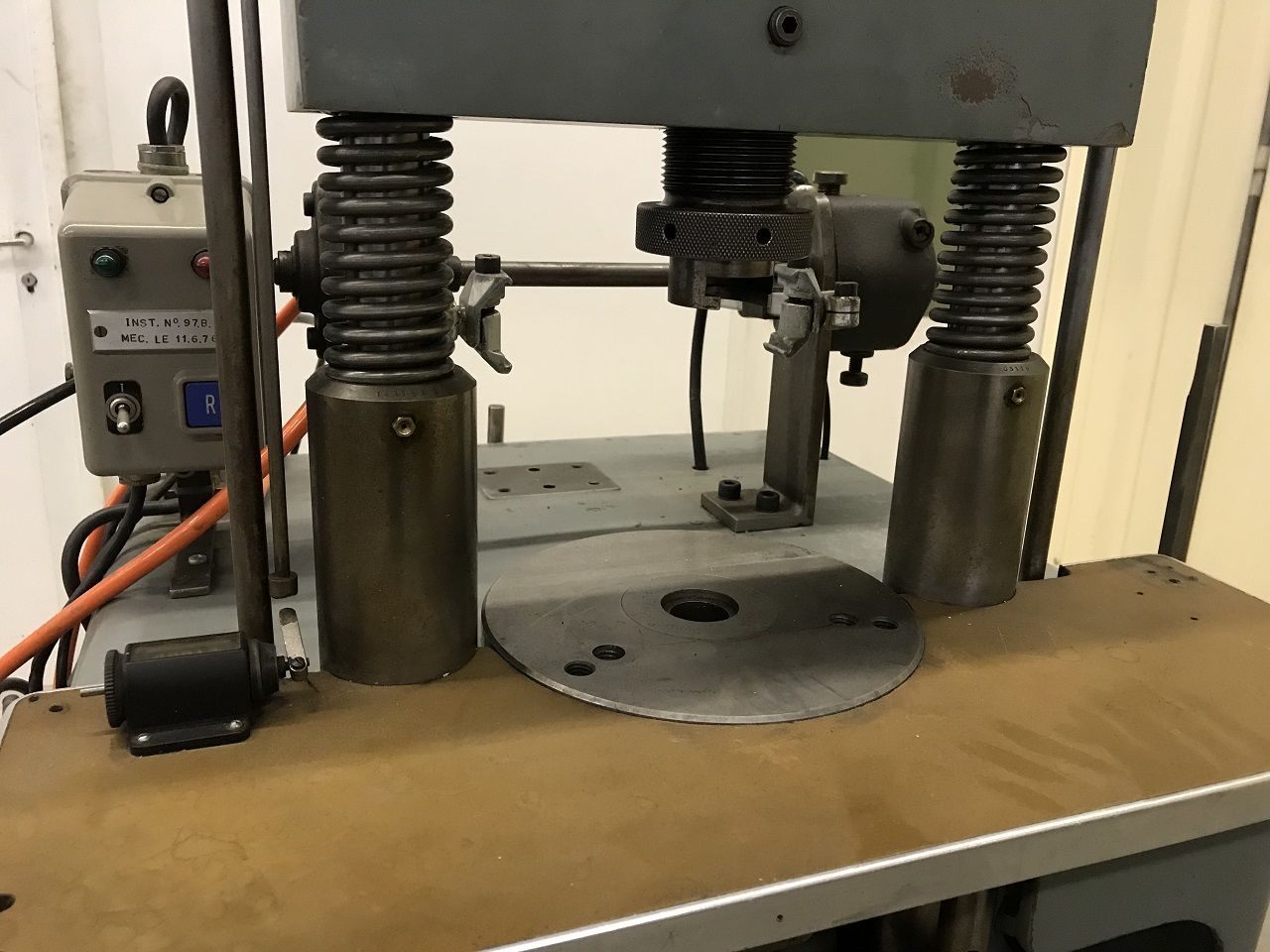 Presses (General)/PRESS ESSA TYPE RE 8
