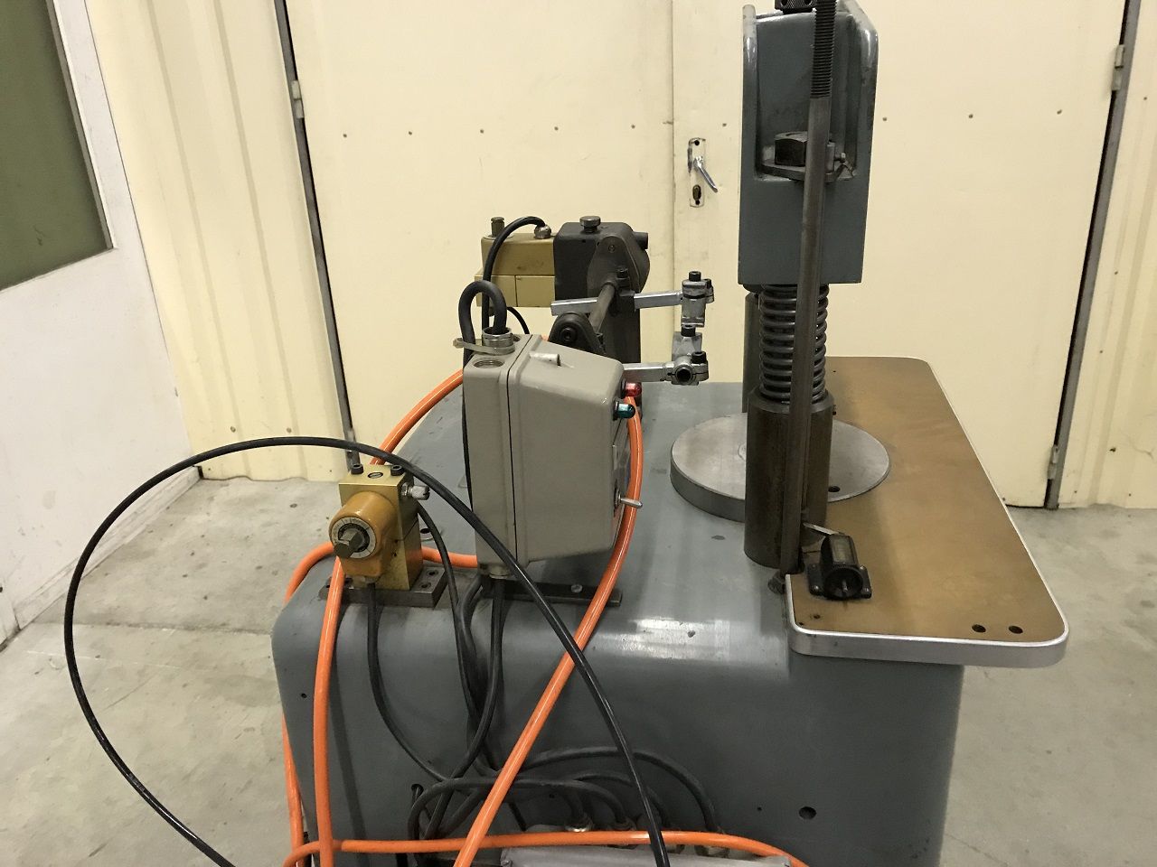 Presses (General)/PRESS ESSA TYPE RE 8