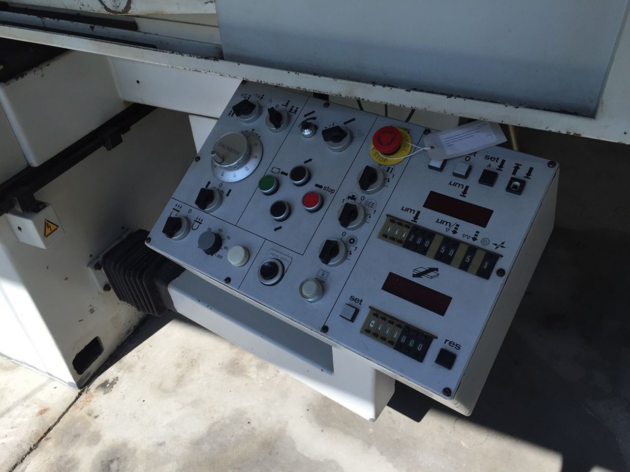 Surface Grinders/SURFACE GRINDING MACHINE Z&B TYPE ZB-84
