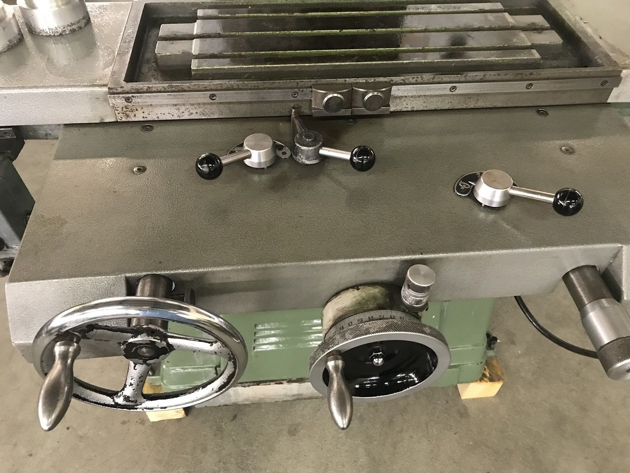 Surface Grinders/SURFACE GRINDING MACHINE JAKOBSEN TYPE SJ12