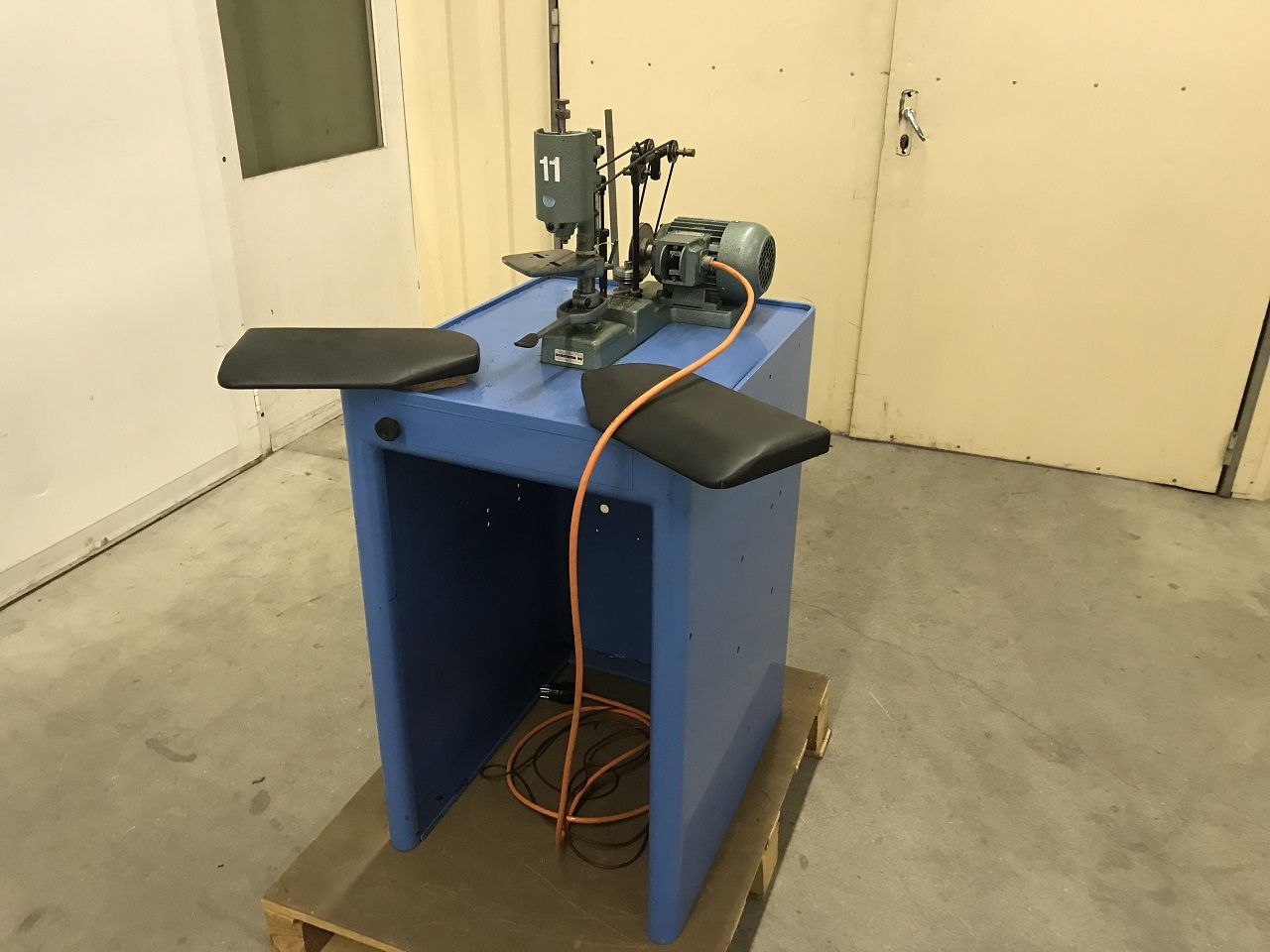 Drilling (General)/DRILLING MACHINE BLOESCH TYPE I