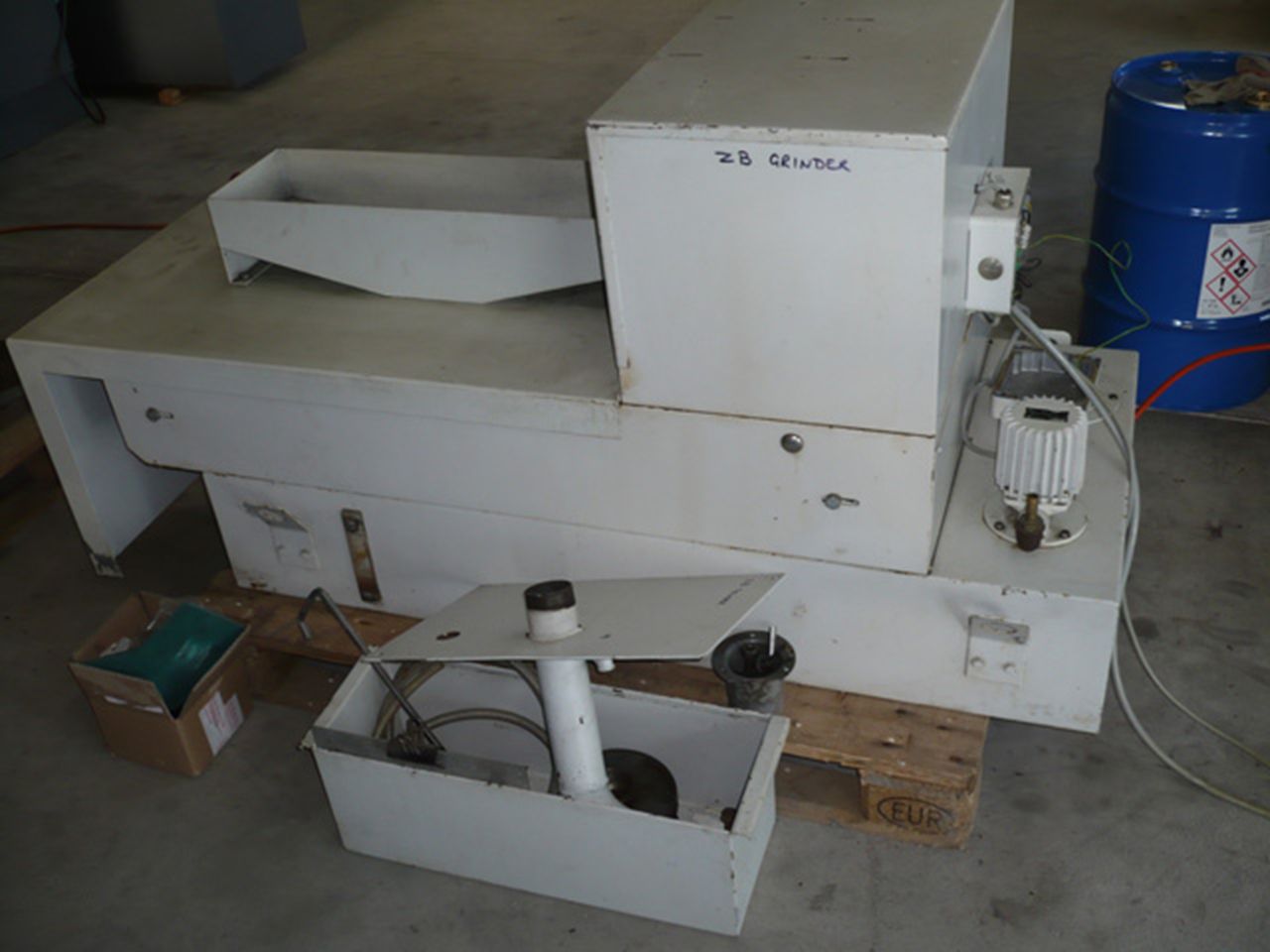 Surface Grinders/SURFACE GRINDING MACHINE Z&B TYPE ZB-84