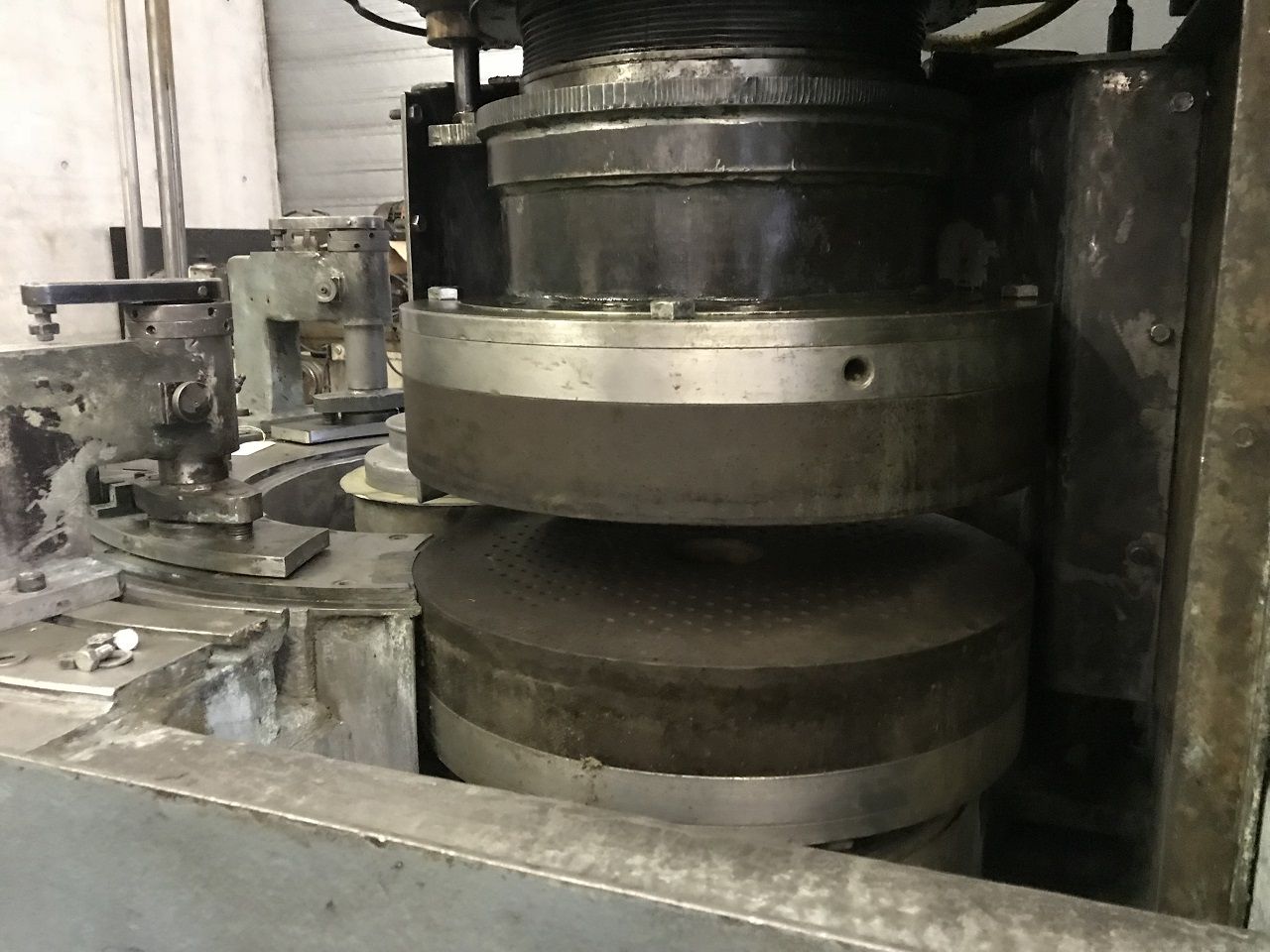 Surface Grinders/DOUBLE SURFACE GRINDING DISKUS DDS 457 R