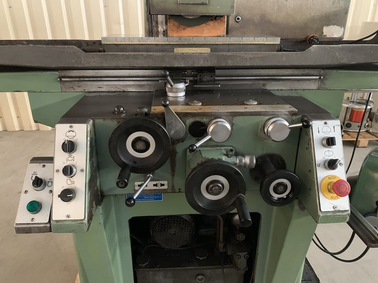 Surface Grinders/SURFACE GRINDING MACHINE JAKOBSEN TYPE SJ-824