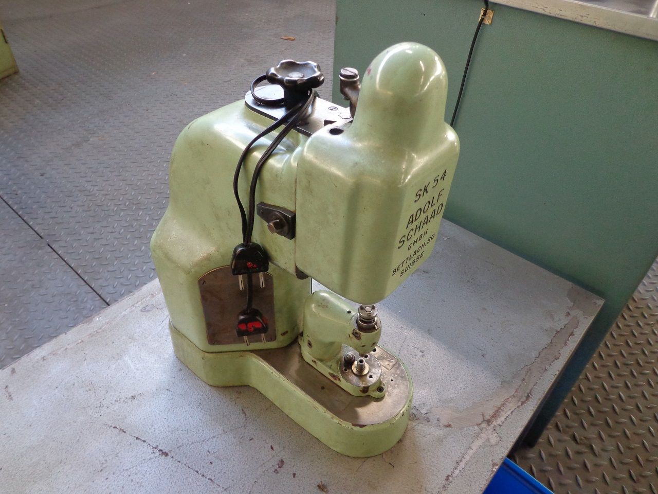 Rivetting/RIVETING MACHINE SCHAAD TYPE SK-54