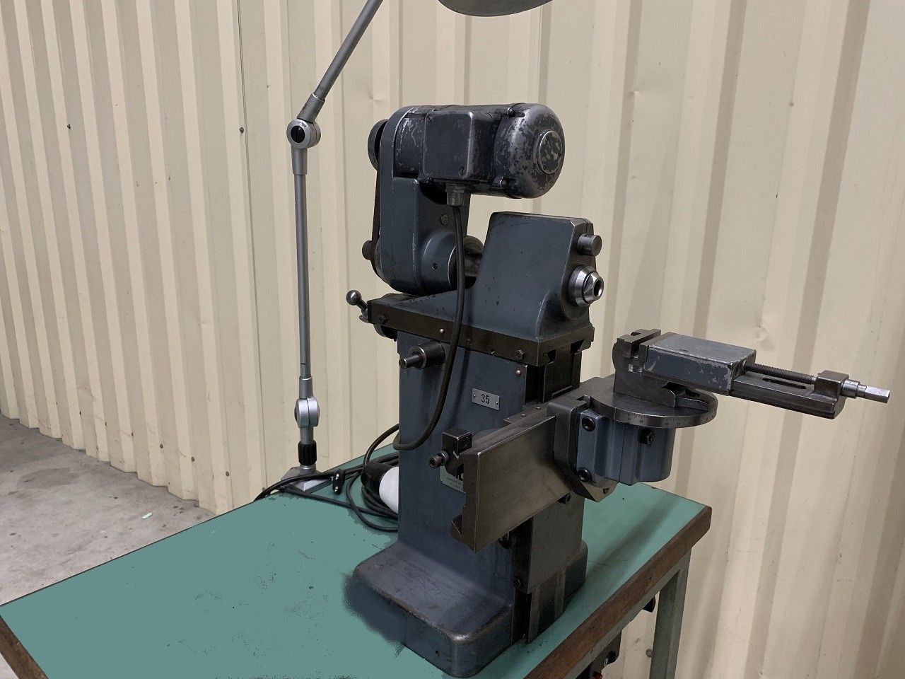 Milling/UNIVERSAL MILLING MACHINE ACIERA F-1