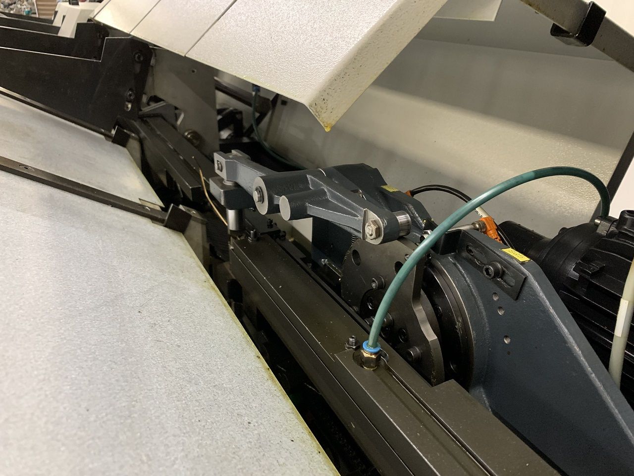 Lathes (CNC and Manual)/BAR FEEDER TORNOS TYPE ROBOBAR SSF-226