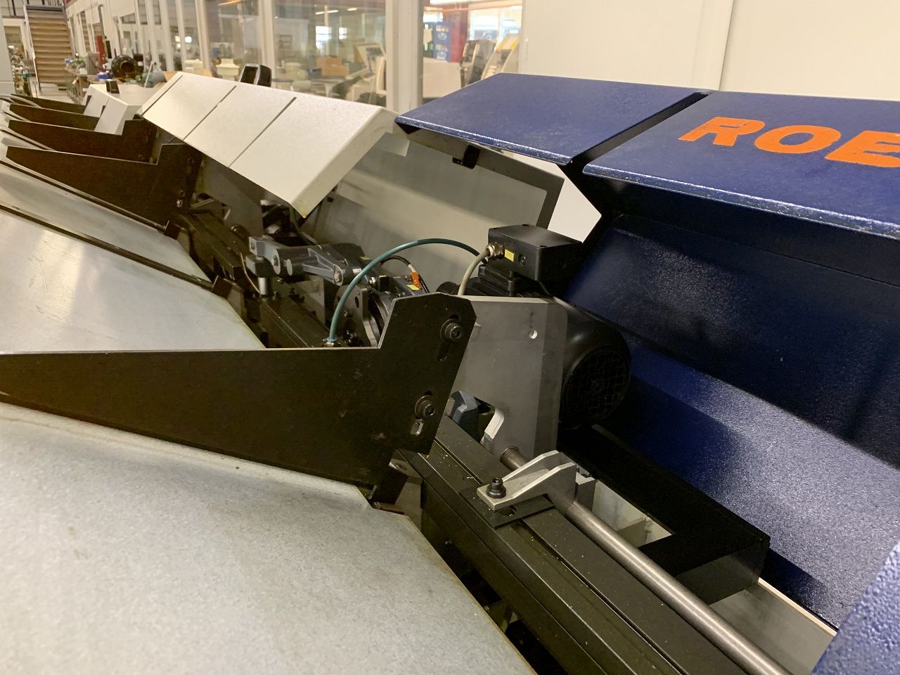 Lathes (CNC and Manual)/BAR FEEDER TORNOS TYPE ROBOBAR SSF-226