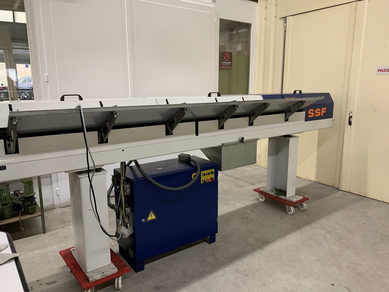 Lathes (CNC and Manual)/BAR FEEDER TORNOS TYPE ROBOBAR SSF-226