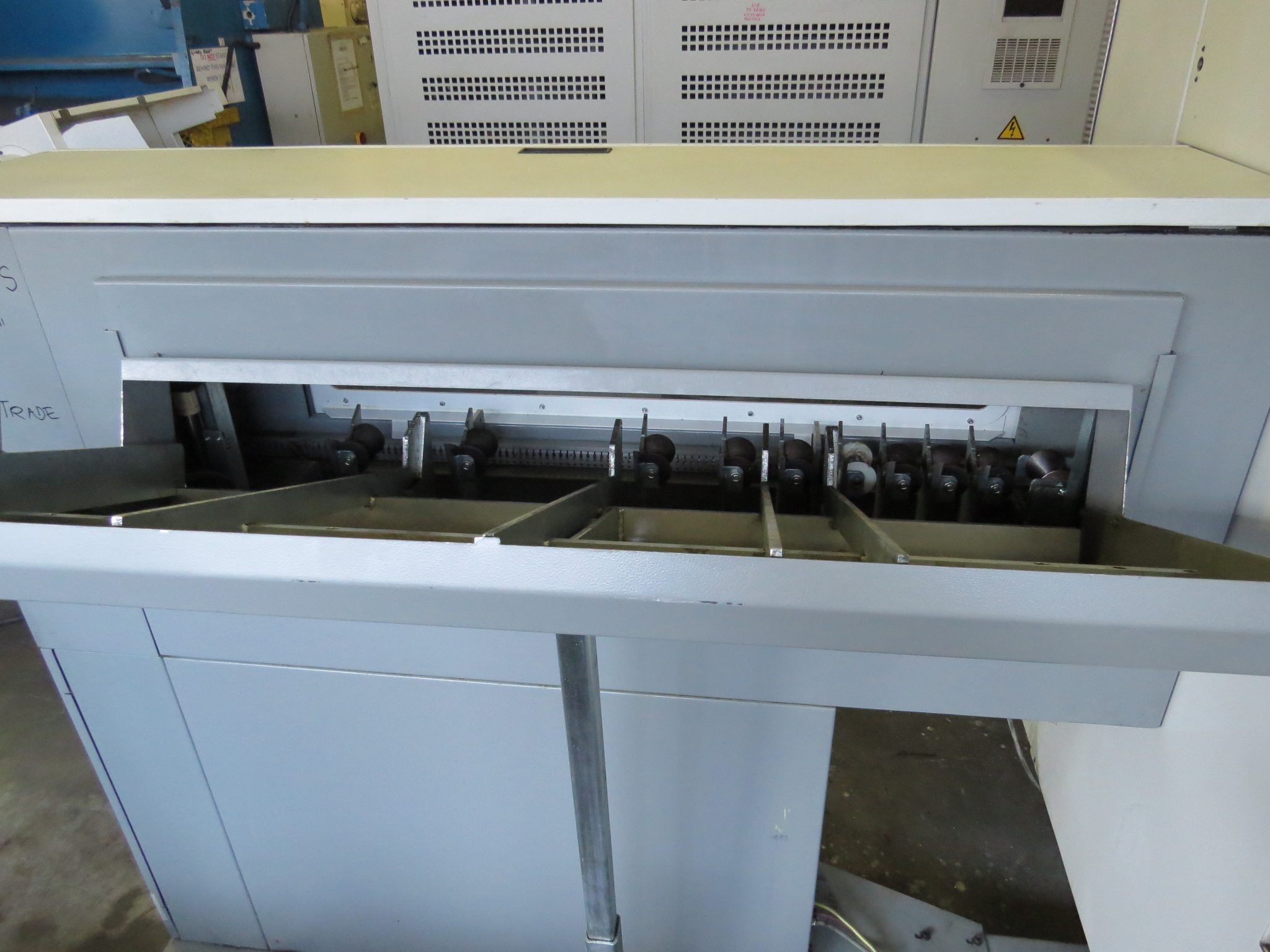 Machining Centres (General)/DECKEL MAHO DMC 60 S, 6-sided machining, bar feeder