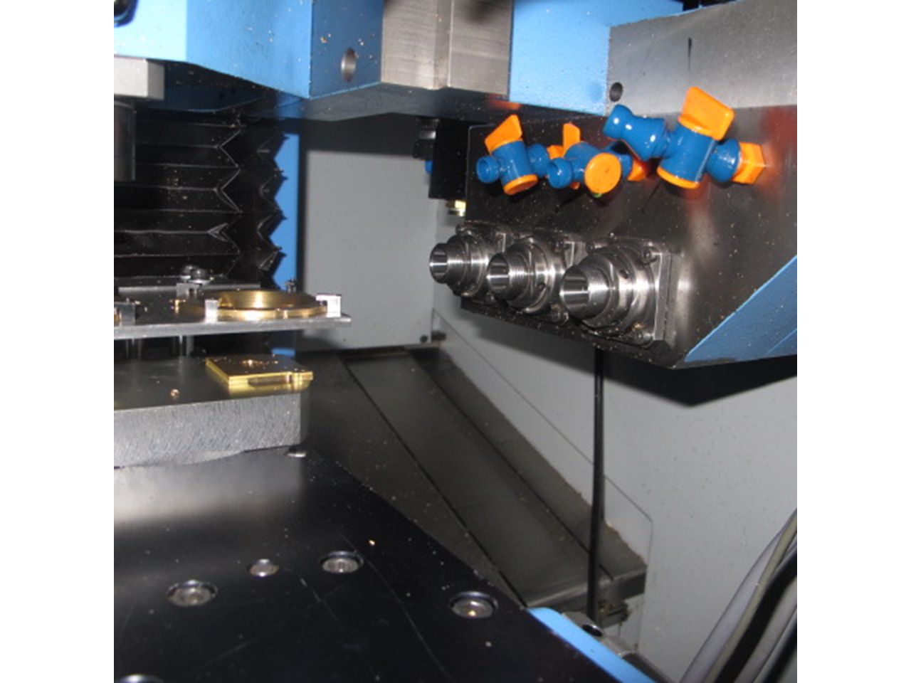 Five-axis Machining Centres/MACHINING CENTRE ALMAC TYPE CU-1005