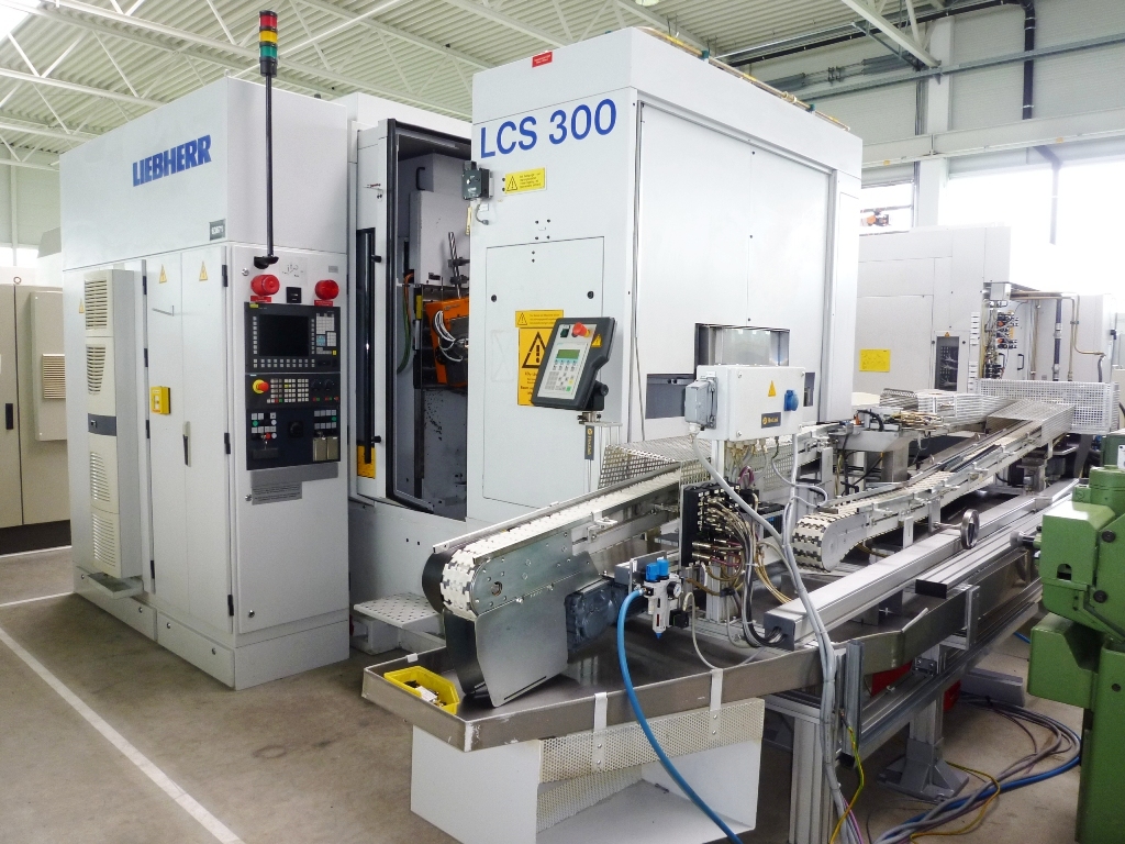 Gear Grinding and Hobbing/LIEBHERR LCS  300