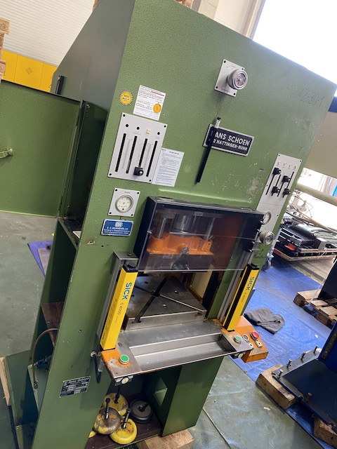 Hydraulic Presses/SCHOEN SH 30